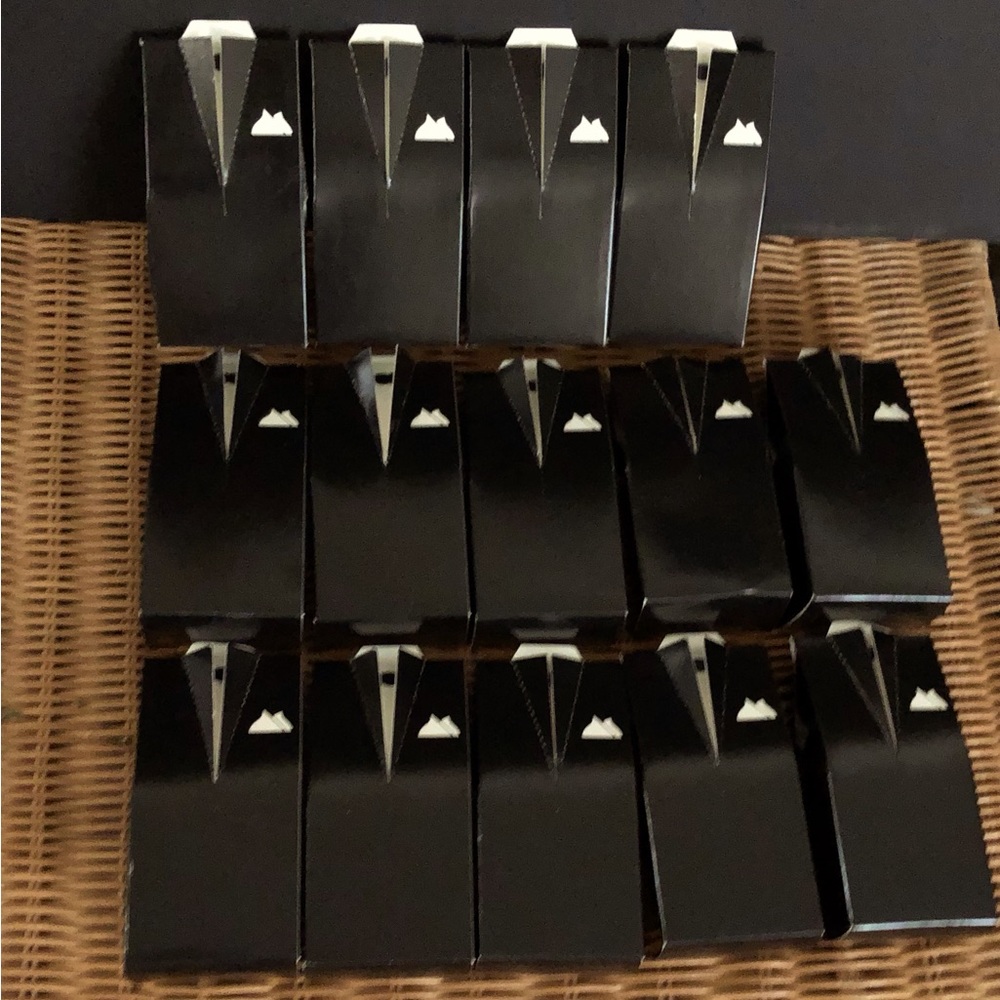 Tuxedo favor boxes - Picture 8 of 11